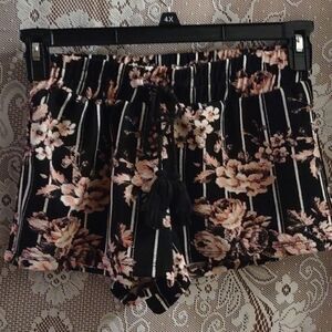 Hot Kiss‎ Women's Size S, Black White Stripe peach Floral Shorts Elastic waist